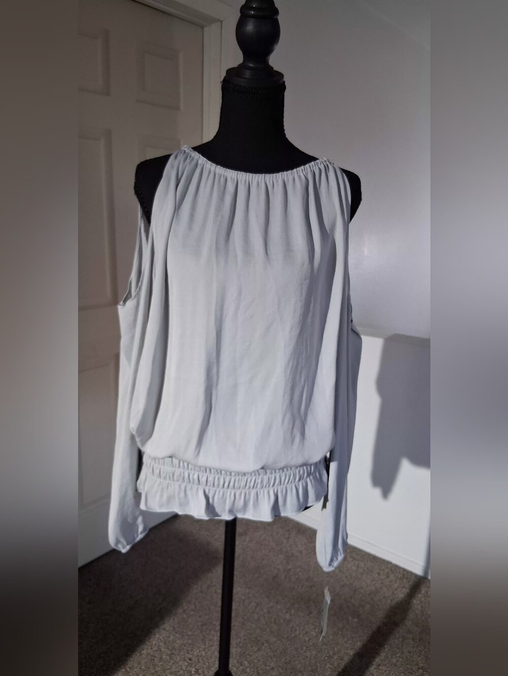 Women's Light Gray Cold-Shoulder Blouse